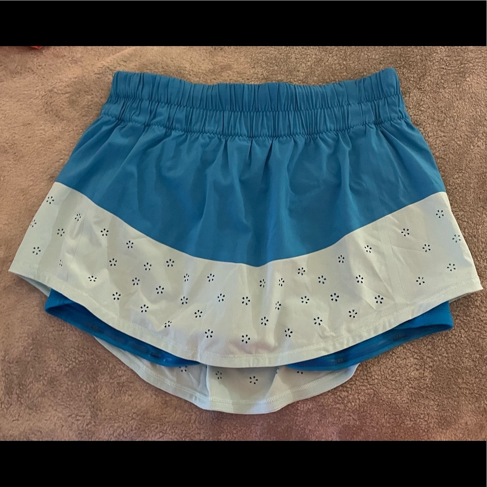 Lululemon skirt size 6